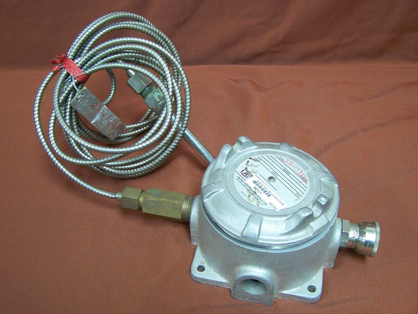 UNITED ELECTRIC CONTROL CO. 88 B   70-370 DEG F ADJUSTABLE THERMOSTAT HAZARD LOC