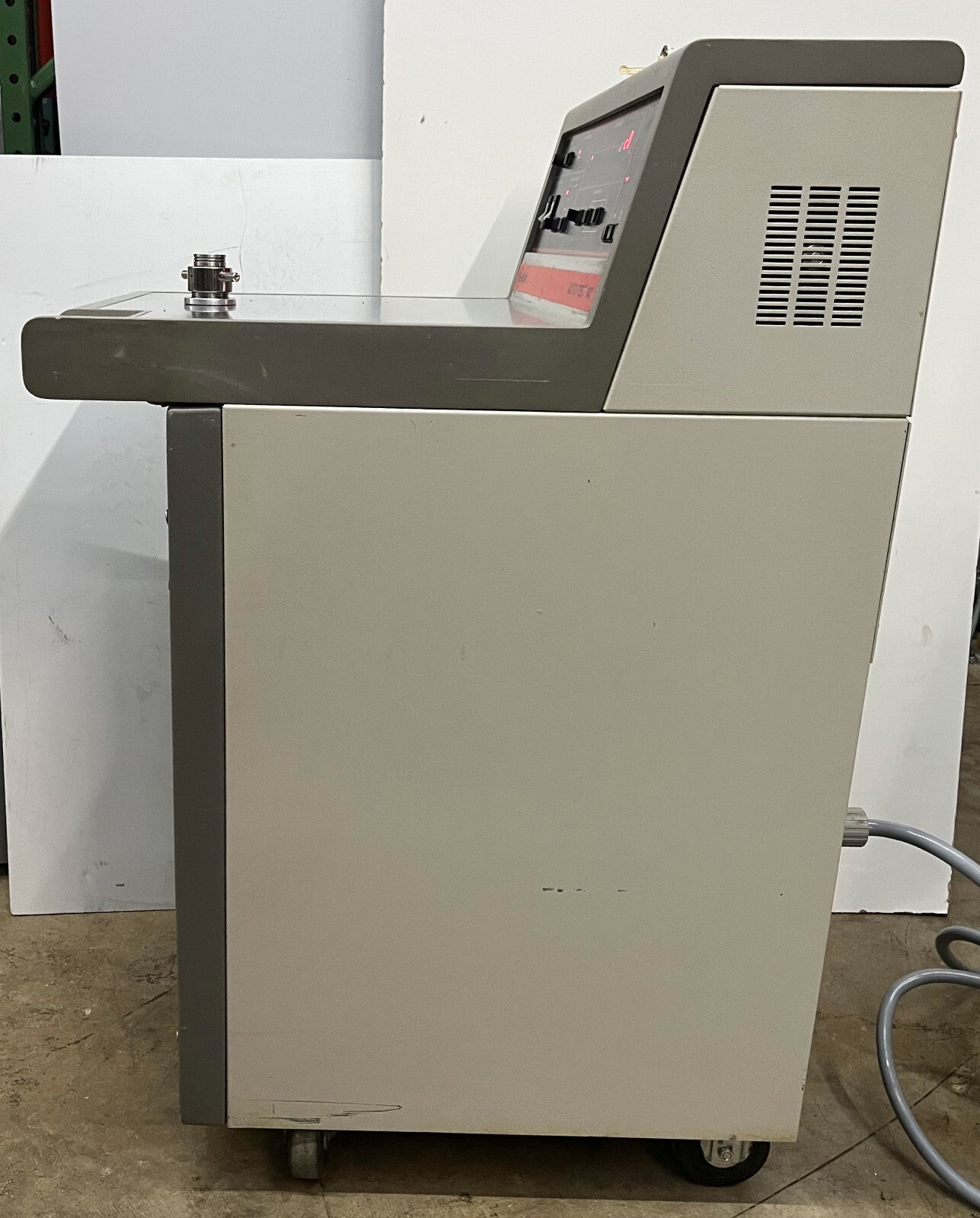 VARIAN AUTO-TEST 947 HELIUM MASSA SPECTROMETER LEKDETECTOR - VOOR ONDERDELEN/REPARATIE H2 
