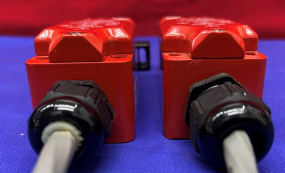 AANTAL van 2 Allen Bradley Guard Master MR-GD2 Veiligheidsschakelaar 1 ONTBREKENDE SLEUTEL