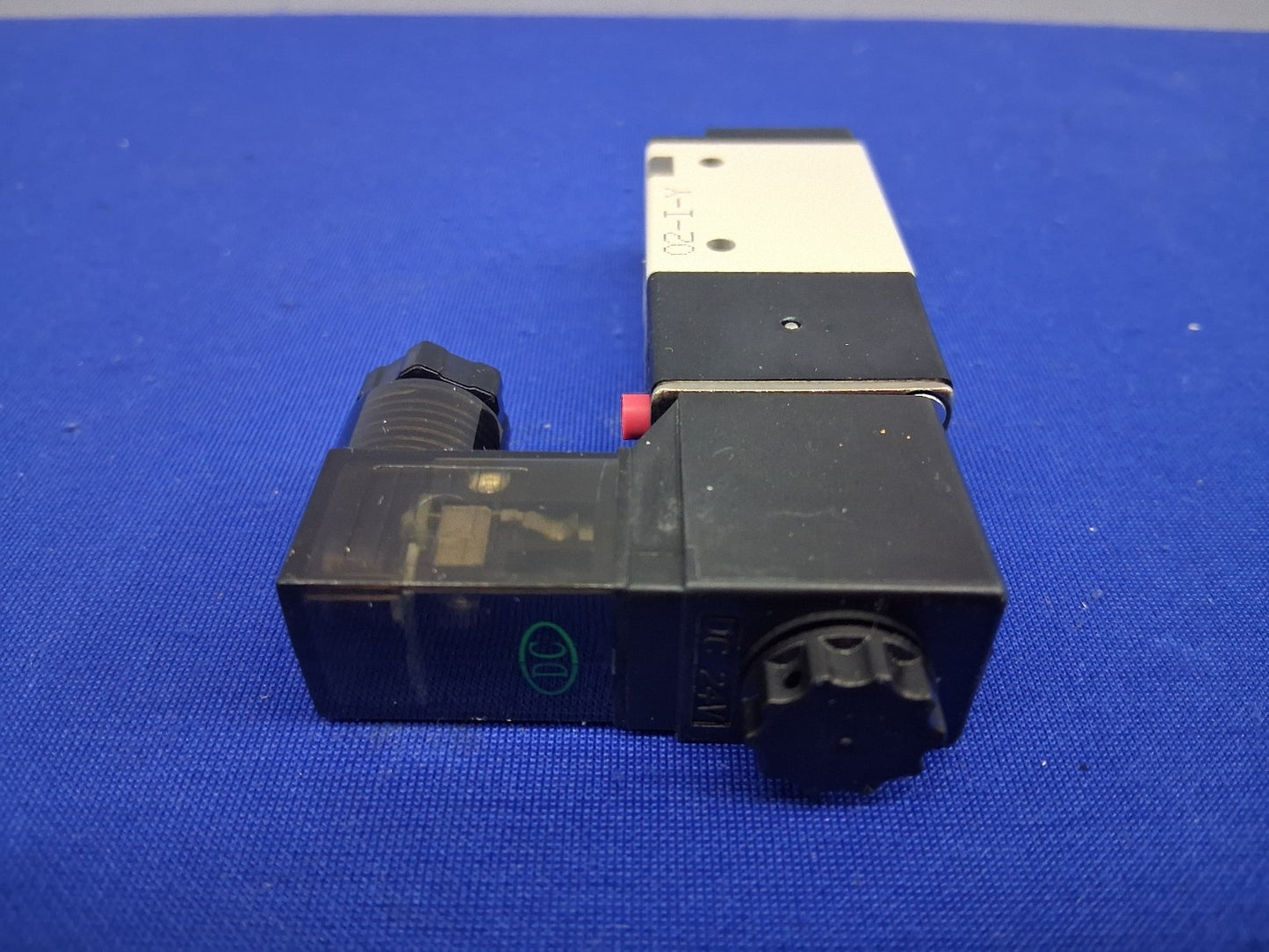 Automation Direct Nitra AVS-3111-24D Pneumatic Solenoid Valve 3 Port 1/8" Female