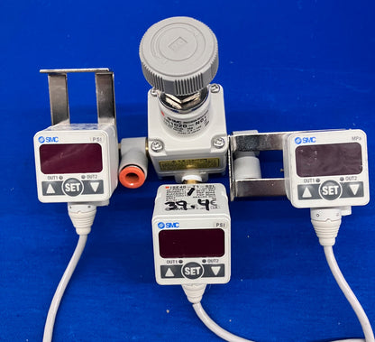 SMC ISE40-T1-62L LOTTO DI 3 CON ACCESSORI MISTI CON IR1020-N01