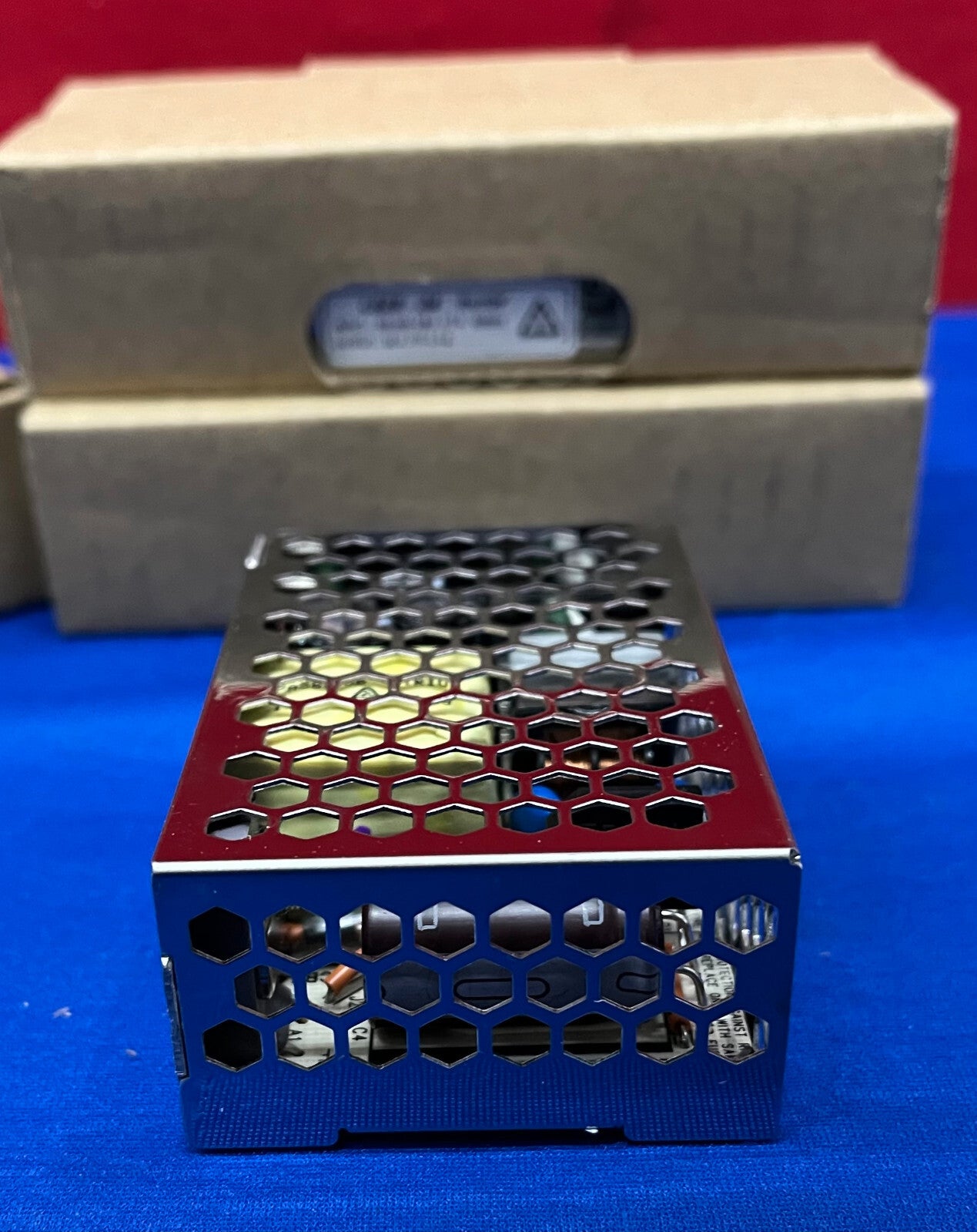 1 LOT QTY 3 - TDK-LAMBDA LS25-24 INGESLOTEN VOEDING