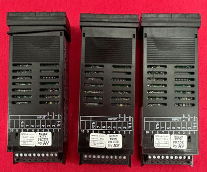 OMEGA PANEL METER DPi32 90-240V 4 DIGIT TEMPERATURE/PROCESS - PARTS/REPAIR/QTY 3