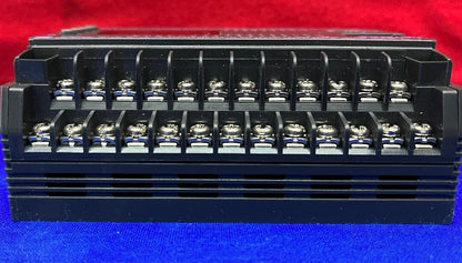 KEYENCE KV-40DT / KV40DT PROGRAMMEERBARE CONTROLLER (AFDEKKING ONTBREEKT) 