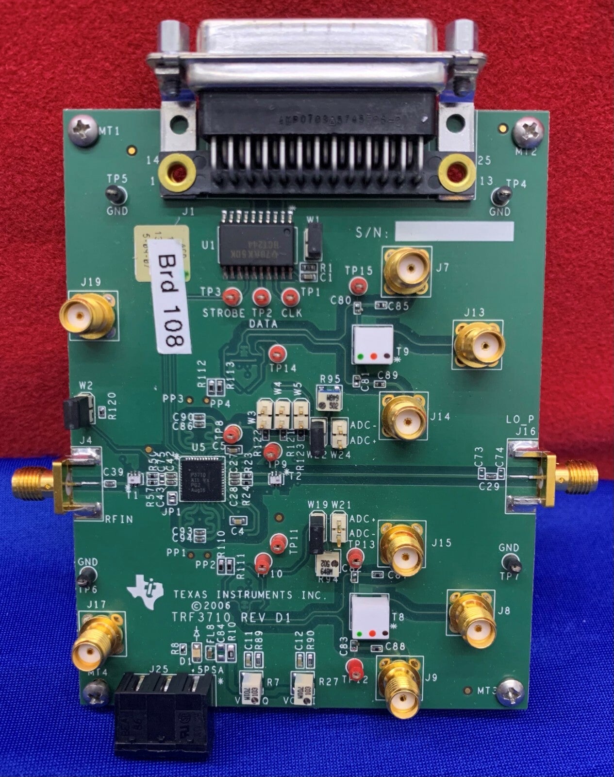 Strumento di sviluppo RF del modulo di valutazione TRF3701 REV D1 di Texas Instruments