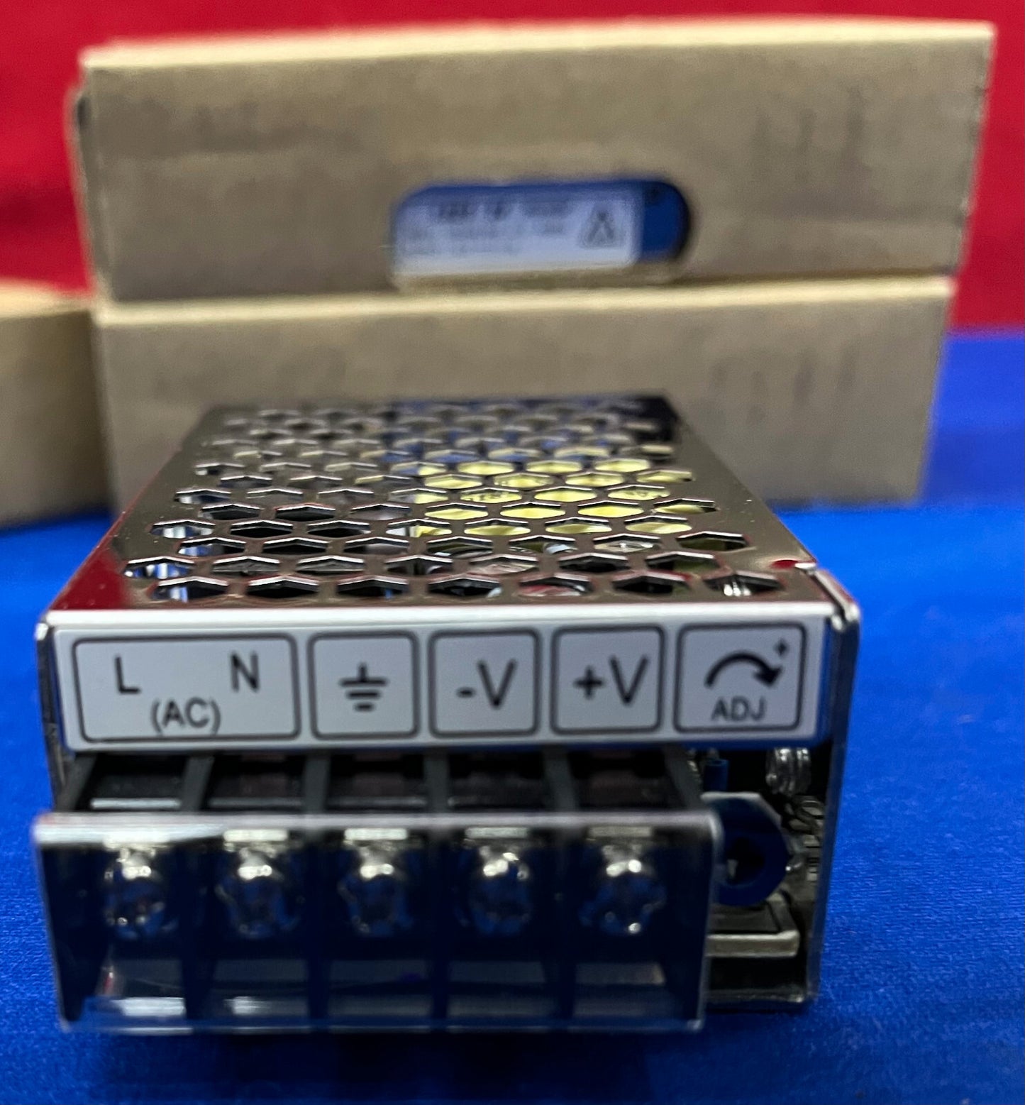 1 LOT QTY 3 - TDK-LAMBDA LS25-24 INGESLOTEN VOEDING