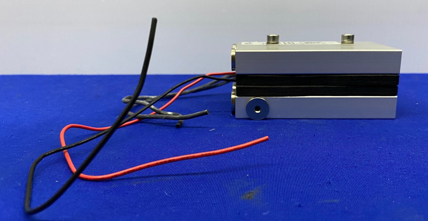 LAIRD TECHNOLOGIES ® LL-060-12-00-00-00 CONJUNTOS TERMOELÉCTRICOS LÍQUIDO/LÍQUIDO