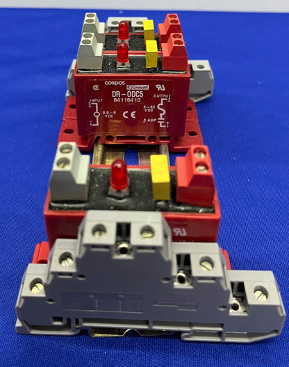 CROUZET GORDOS DR-ODC5 of DR-0DC5 I/O RELAISMODULE - 1 LOT HOEVEELHEID VAN 3 OP DIN-RAIL 