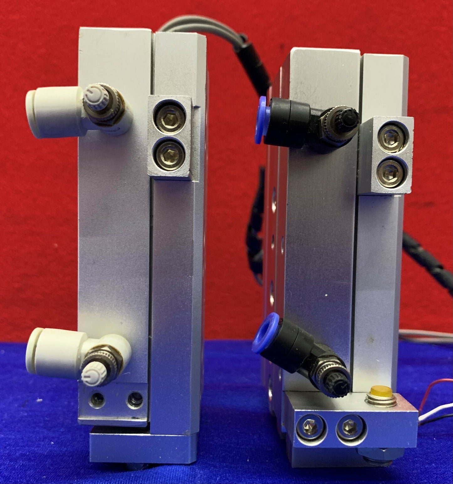 Lot de 2 - Glissières pneumatiques guidées à double tige SMC MXS12-50AS avec capteur SMC D-F9N