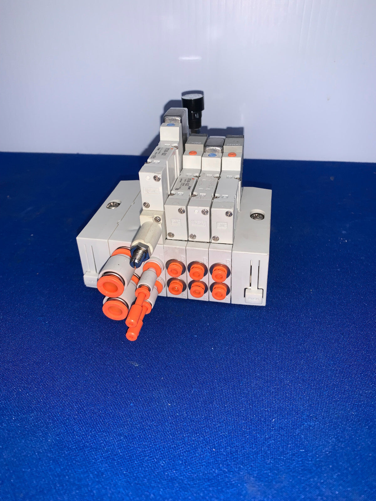 VÁLVULA SOLENOIDE SMC ARBY3000-06-P-2-X1 CON 3 SY3140-5LOZ
