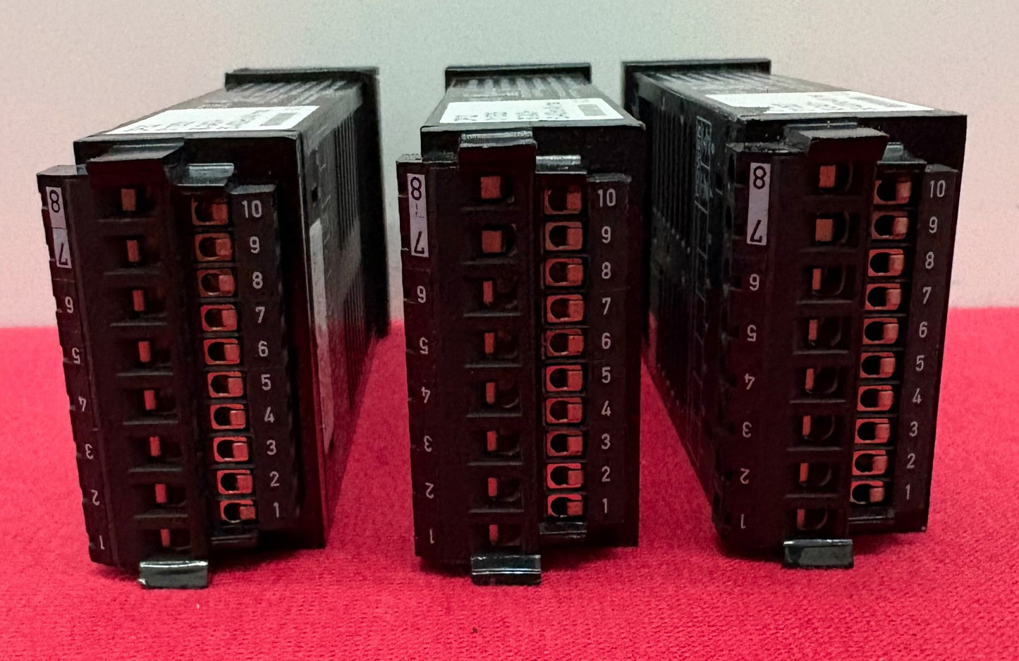 OMEGA PANEL METER DPi32 90-240V 4 DIGIT TEMPERATURE/PROCESS - PARTS/REPAIR/QTY 3