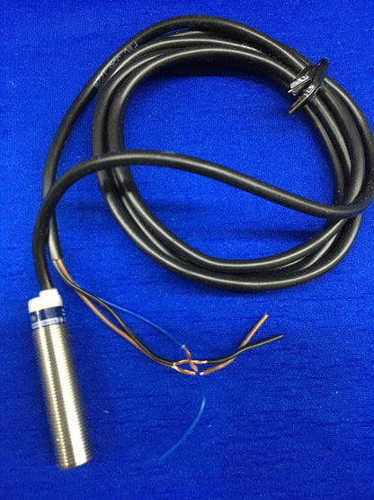TELEMECANIQUE SCHNEIDER ELECTRIC OsiSENSE XS612B1PAL2 / 014573 PROXIMITY SWITCH