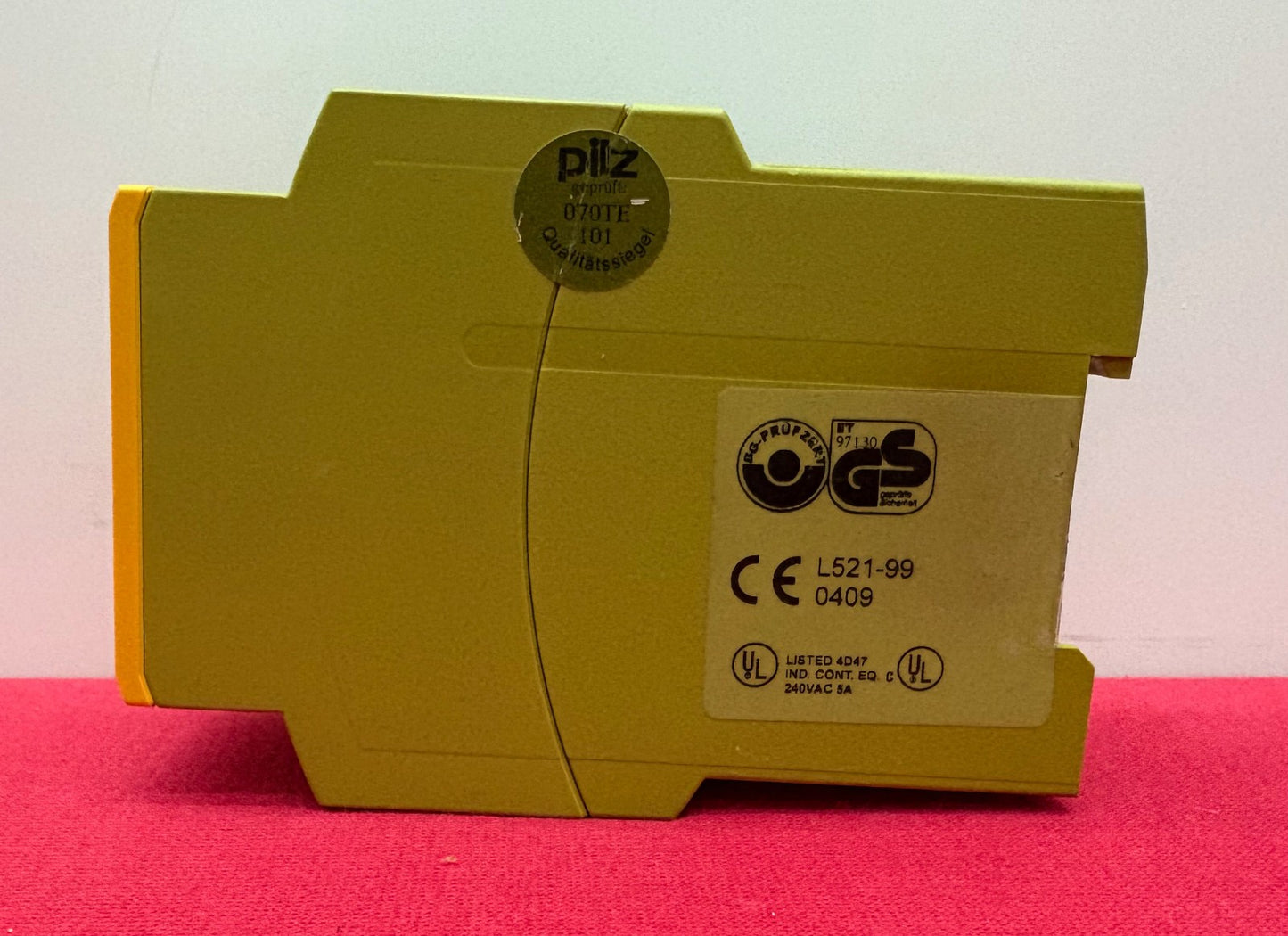 PILZ PNOZ X3 SAFETY RELAY PNOZ X3 3S ID# 774316 130VAC / 24VDC 5V,24V 6A,230V 5A