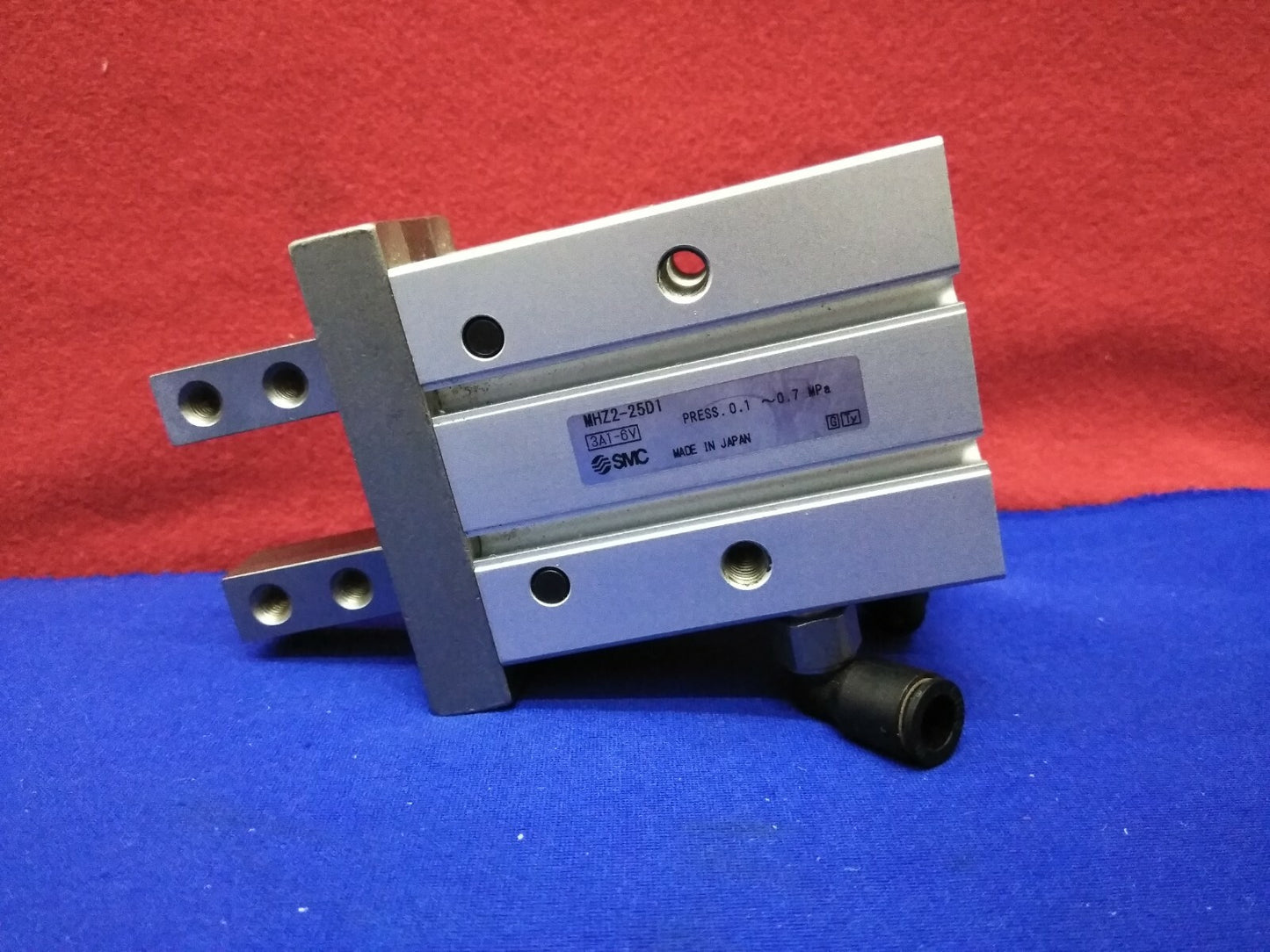 SMC MHZ2-25D1 / MHZ2 25D1 SLITTA 3A1-6V PRESS. 0,1~0,7 MPA 