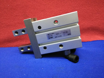 SMC MHZ2-25D1 / MHZ2 25D1 SLITTA 3A1-6V PRESS. 0,1~0,7 MPA 