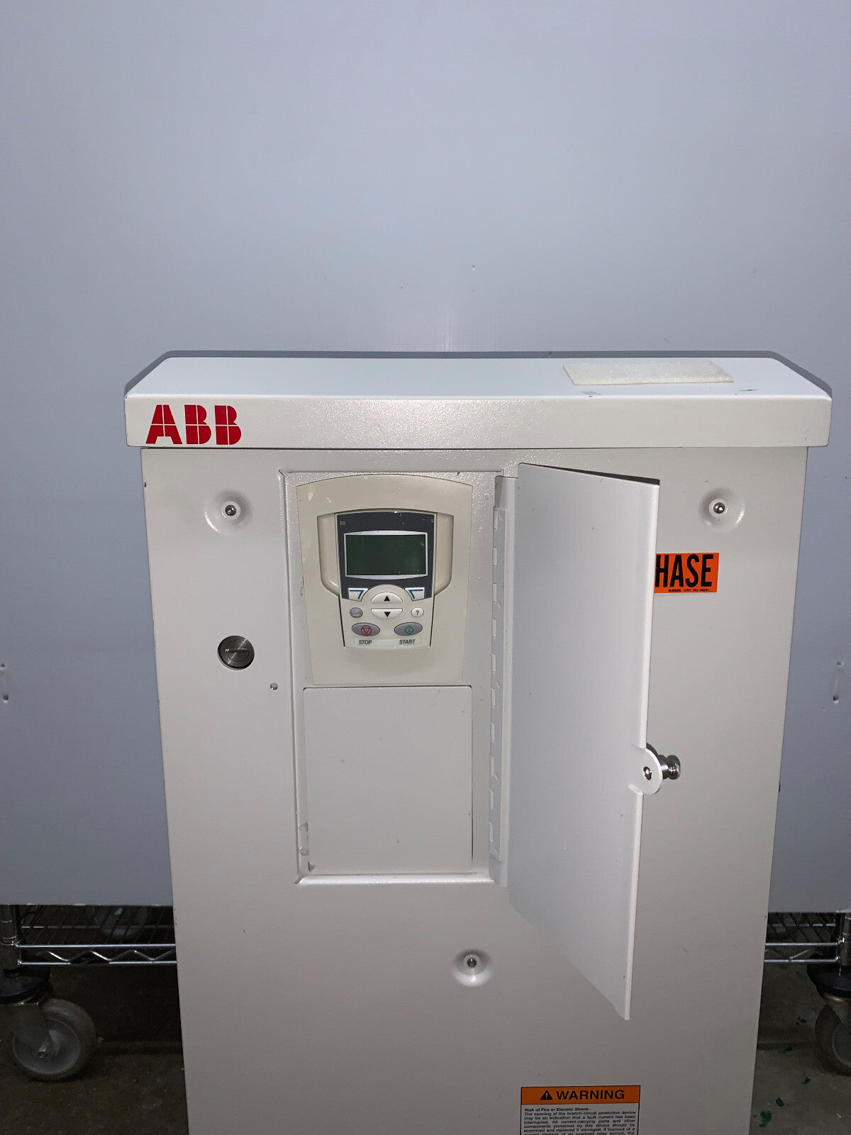 ABB ACS550-PD-024A-2+B055 ALLZWECK-PAKETANTRIEB MIT 3-PHASIGER ANTRIEBSEINHEIT