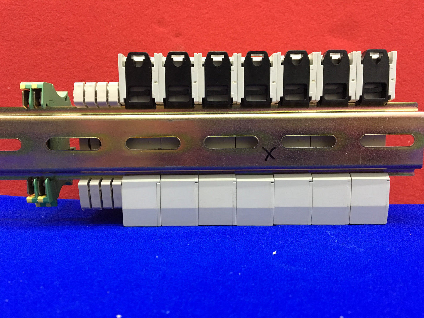 CROUZET GORDOS GMS-ODC 84130104 DIN-SCHIENENMONTIERBARE EINZELPUNKTAUSGABEMODULE 