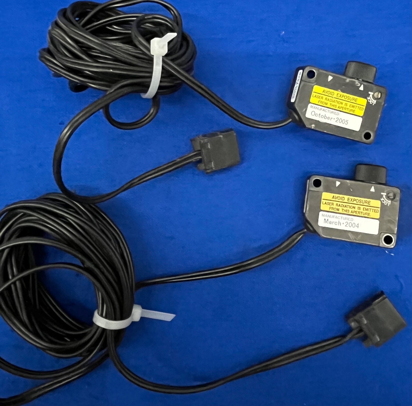 KEYENCE LV-H32 PHOTOELEKTRISCHE SENSORKOPF SICHTBARER ROTER HALBLEITERLASER - 4 STÜCK