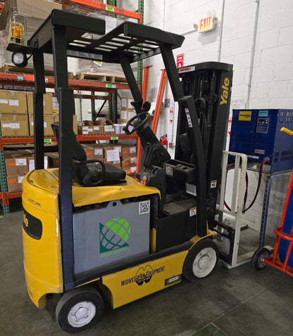 YALE FORK LIFT TRUCK ERC030VAN36TE082 36 VOLT INCLUDES CHARGER 2700 lBS MAX
