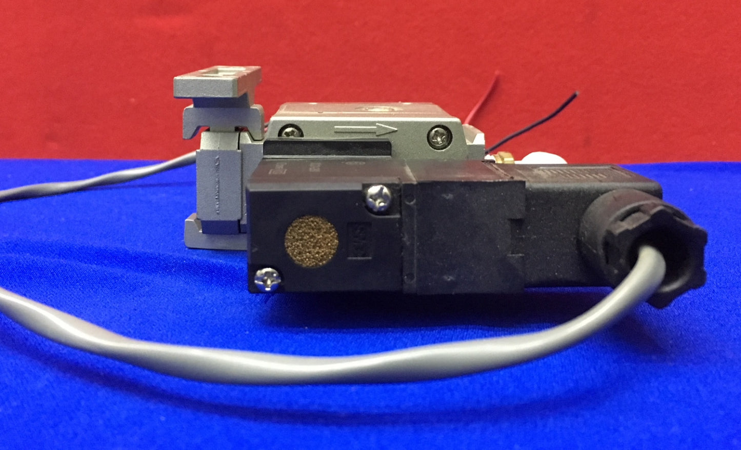 SMC NAV2000-N02-5DZ PNEUMATIC VALVE 1/4" DC24V