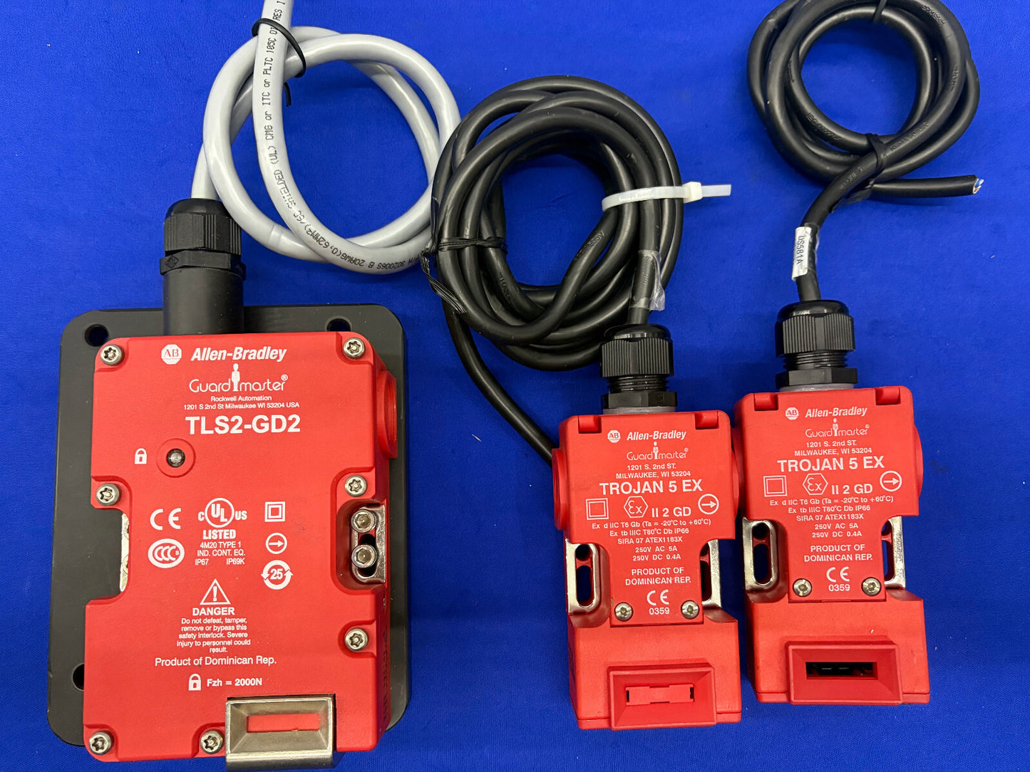 ALLEN BRADLEY AB GUARDMASTER ® SAFETY INTERLOCK SWITCH TLS2-GD2 & (2) TROJAN 5EX