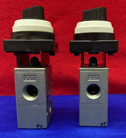 1 Lot Hoeveelheid van 2 - SMC VM22 Mechanische Kleppen