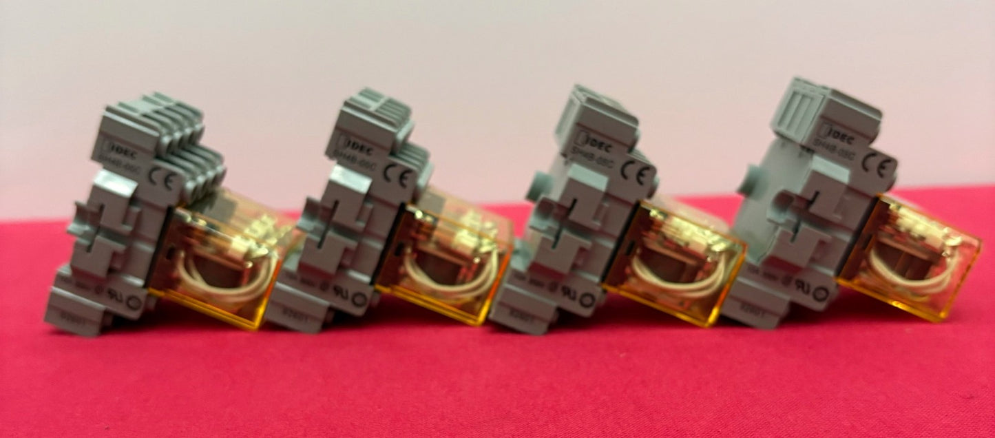 IDEC RELAY RH4B-UL D DC24V  w/ BASE SH4B-05C 300V 10A - 1 LOT QTY 4