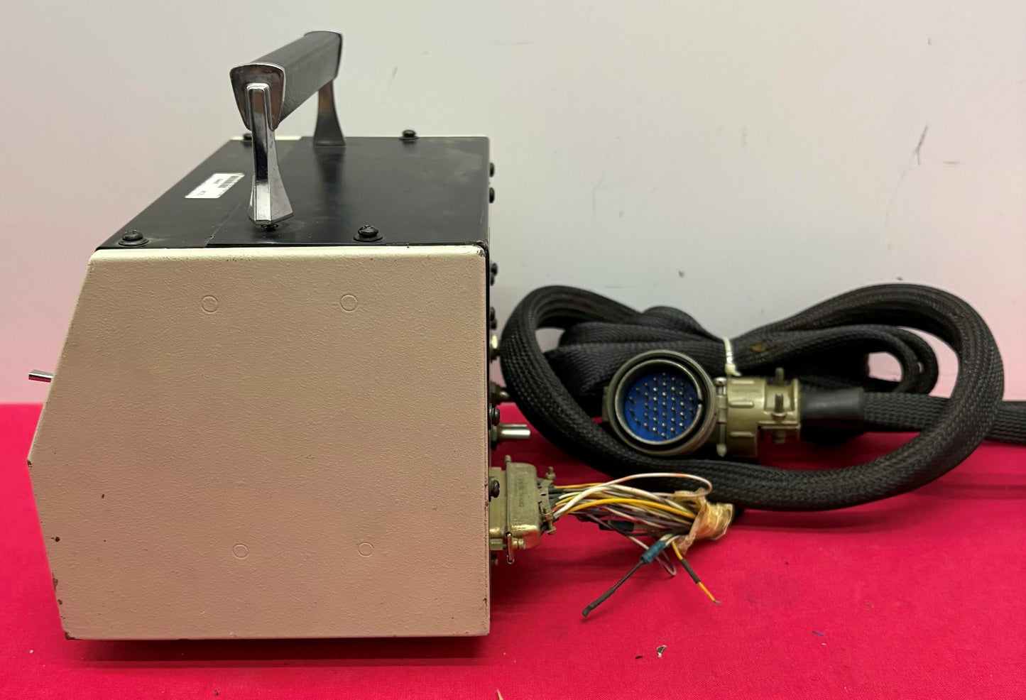 VEECO MS170 MASS SPECTROMETER-TYPE HELIUM LEAK INDICATOR DETECTOR - PARTS/REPAIR