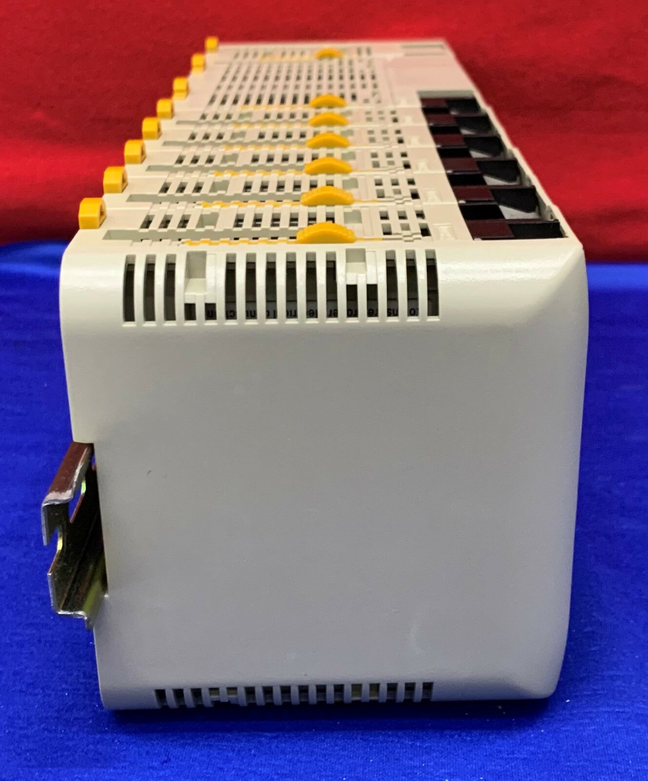 Contrôleur programmable Omron Sysmac CQM1 PA203 CPU21 OCH ID212 (3X) OC222 (2X)