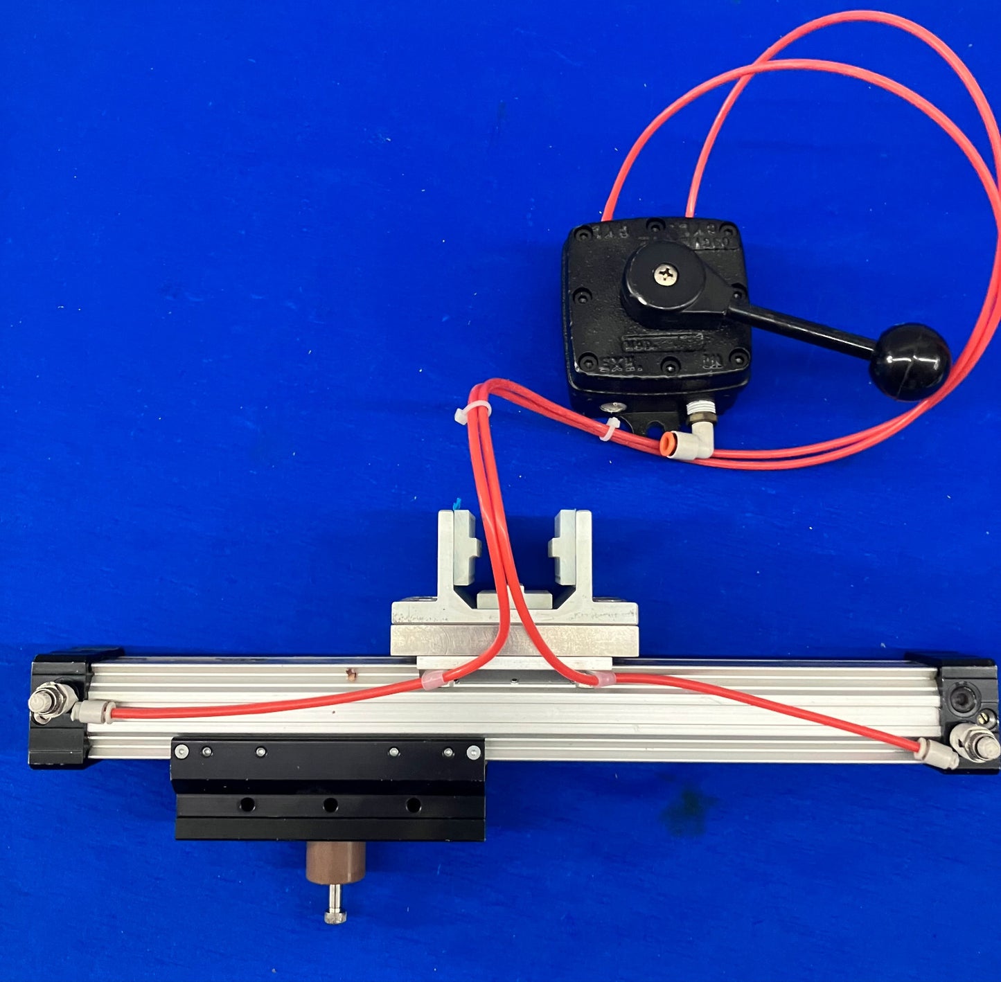 CILINDRO SENZA STELO NORGREN GUIDA 25MM C/46125/M/8 CON INTERRUTTORE PNEUMATICO