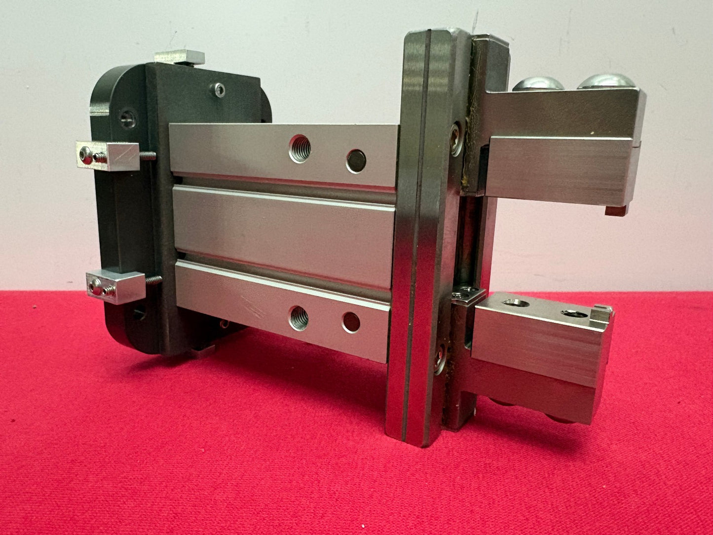 SMC MHZ2-40S2 AIR GRIPPER PARALLEL TYPE SINGLE ACTING 2 FINGER 40mm