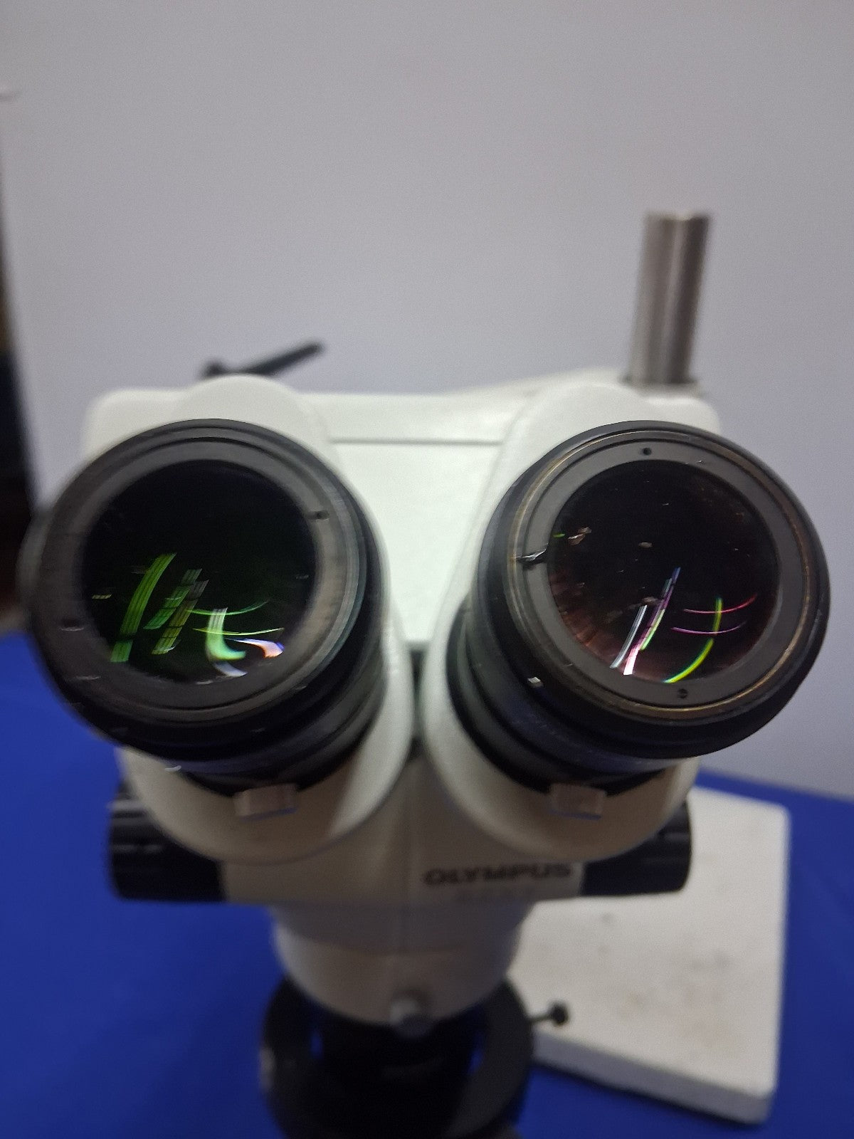 OLYMPUS SZX7 8-56 X SZX-TB1 TILTING ERGONOMIC BINOCULAR MICROSCOPE DF PL 0.75X-4