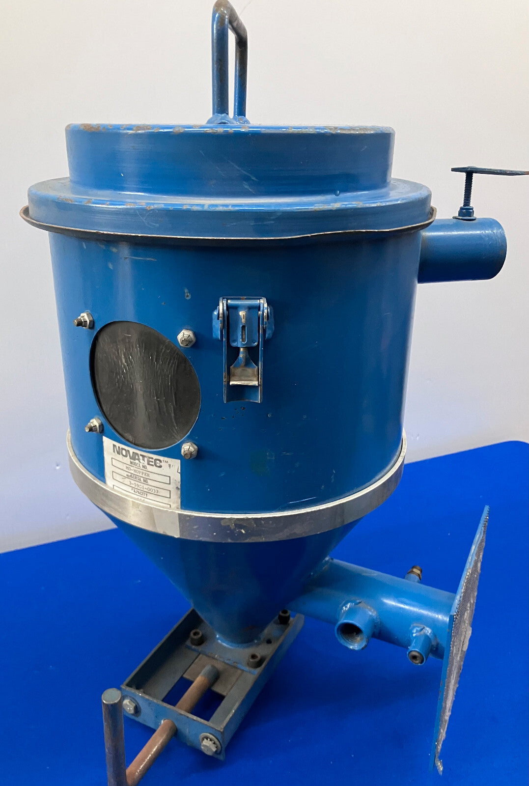 NOVATEC™ INC MD-HOPPER KAPAZITÄT 15 #, ROSTIG SN 3-5901-0037