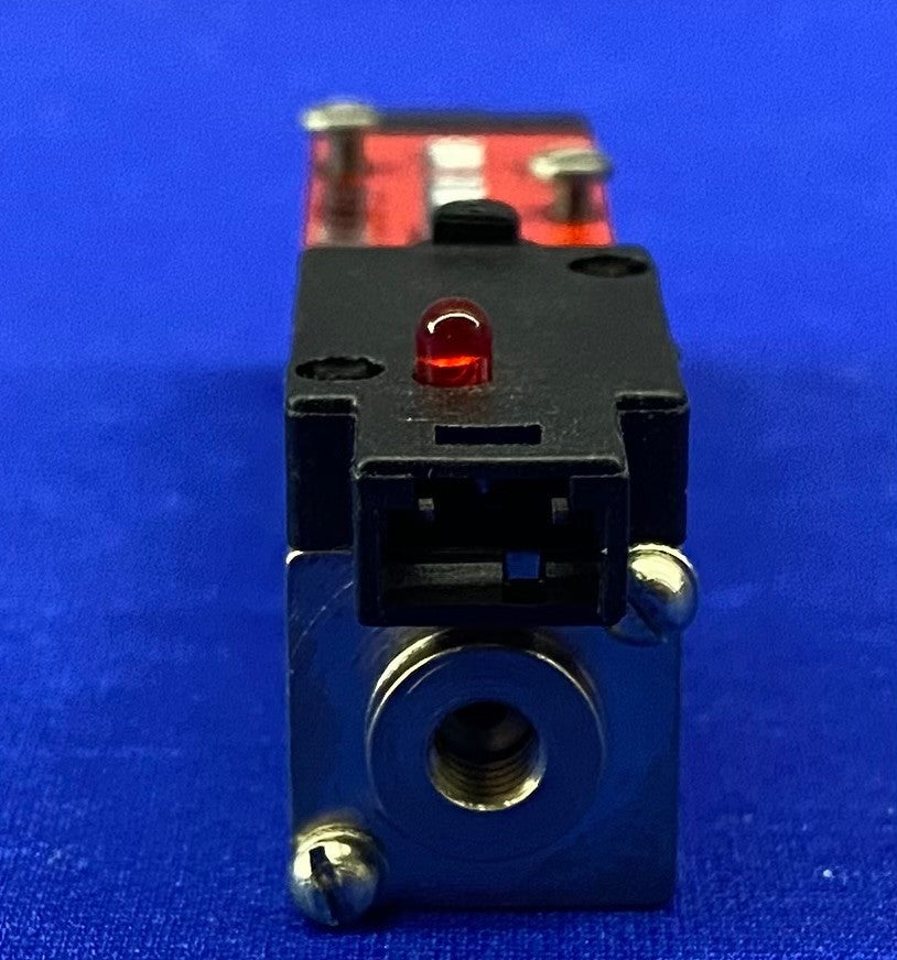 DYNAMCO D25C2KL0 DE SOLENOID VALVE 24VDC 0.6W