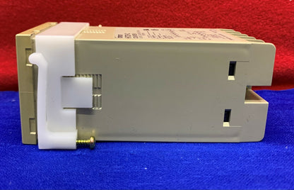 Contatore digitale Omron H7CR-C da 12 a 24 V CC/24 V CA 50/60 Hz 