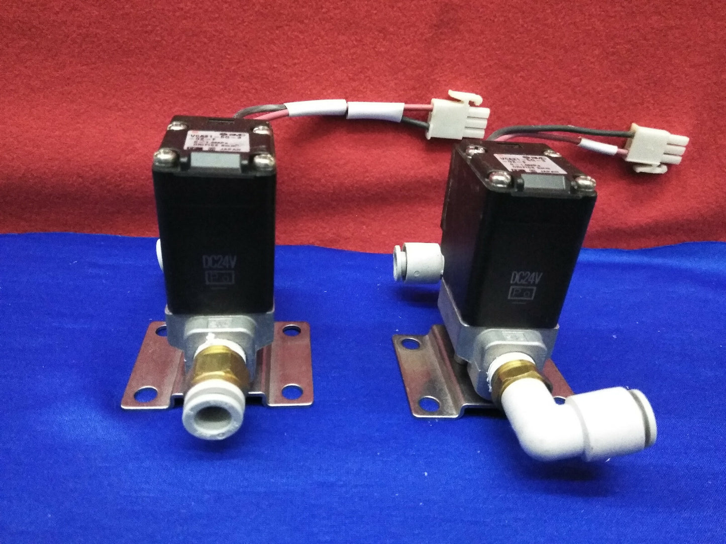 1 LOT MIT 2 STÜCKEN - SMC VCA21-5G-3-02-F MAGNETVENTILE 24 VDC