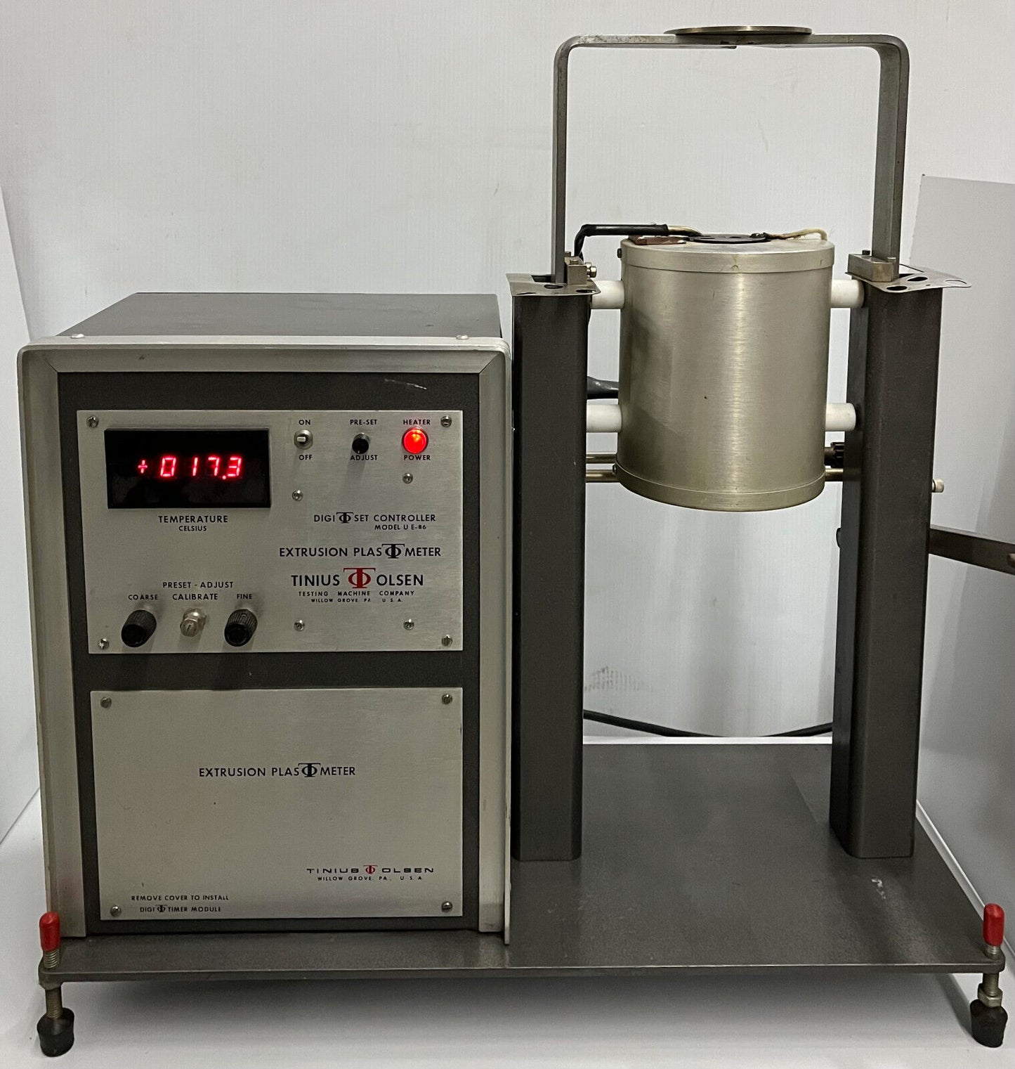 TINIUS OLSEN、押し出しプラストメーター、ユニットは電源が入り加熱するがテストできない