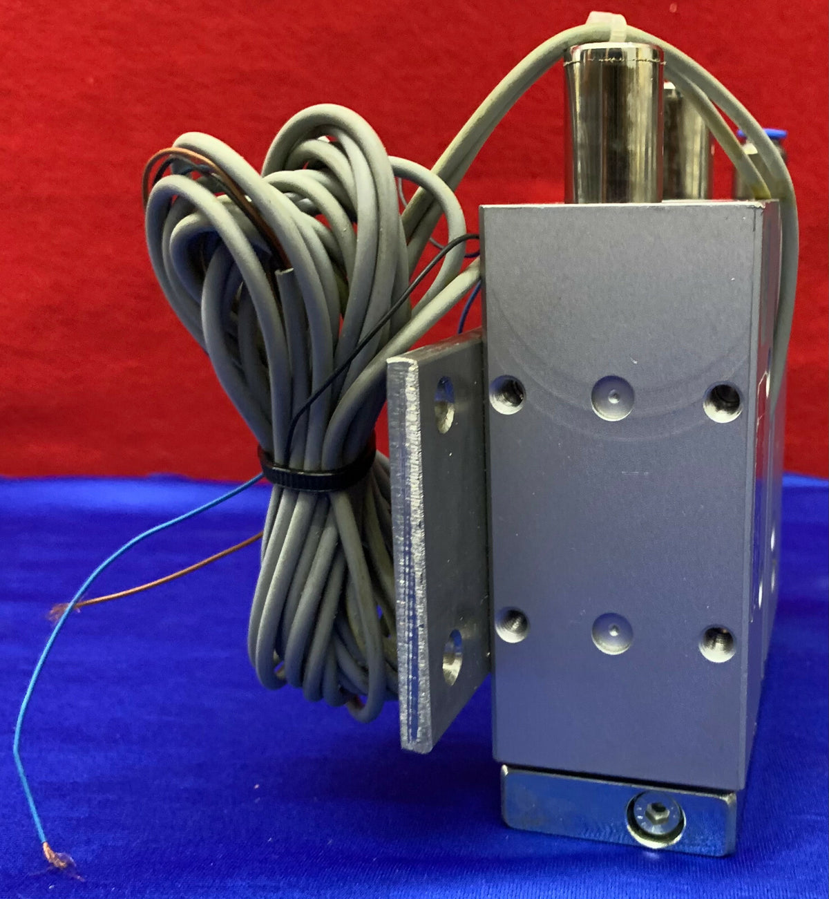 Accionamiento guiado por cilindro Festo DFM-25-50-PA-GF con sensores de proximidad