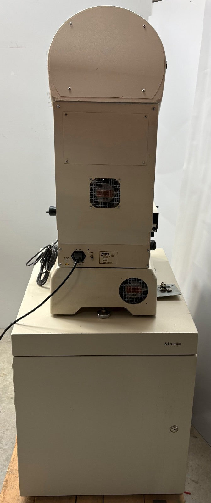 NIKON V-12B PROFILE PROJECTOR COMPARATOR V-12BS - ITEM IS FOR PARTS REPAIR