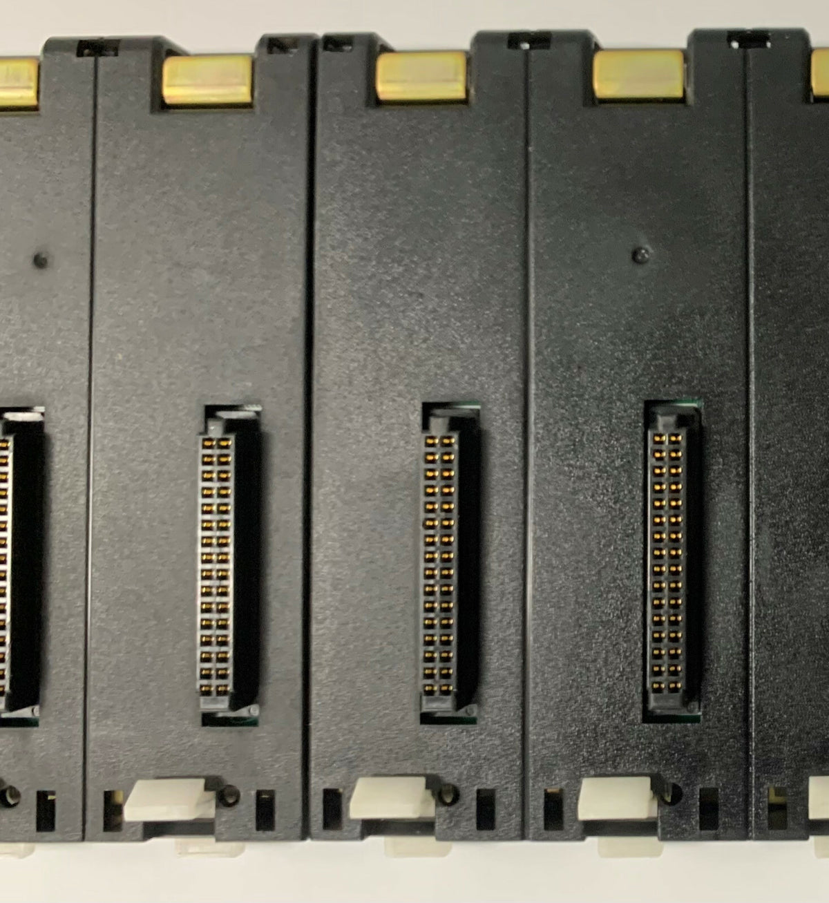 Omron C200HW-BC101-V1 Backplane-Basiseinheit mit 10 Steckplätzen