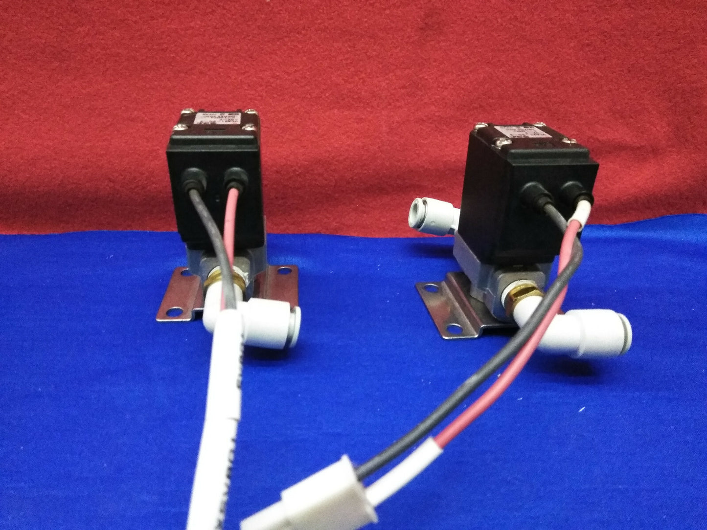 1 LOT VAN HOEVEELHEID 2 - SMC VCA21-5G-3-02-F SOLENOÏDEKLEPPEN 24VDC