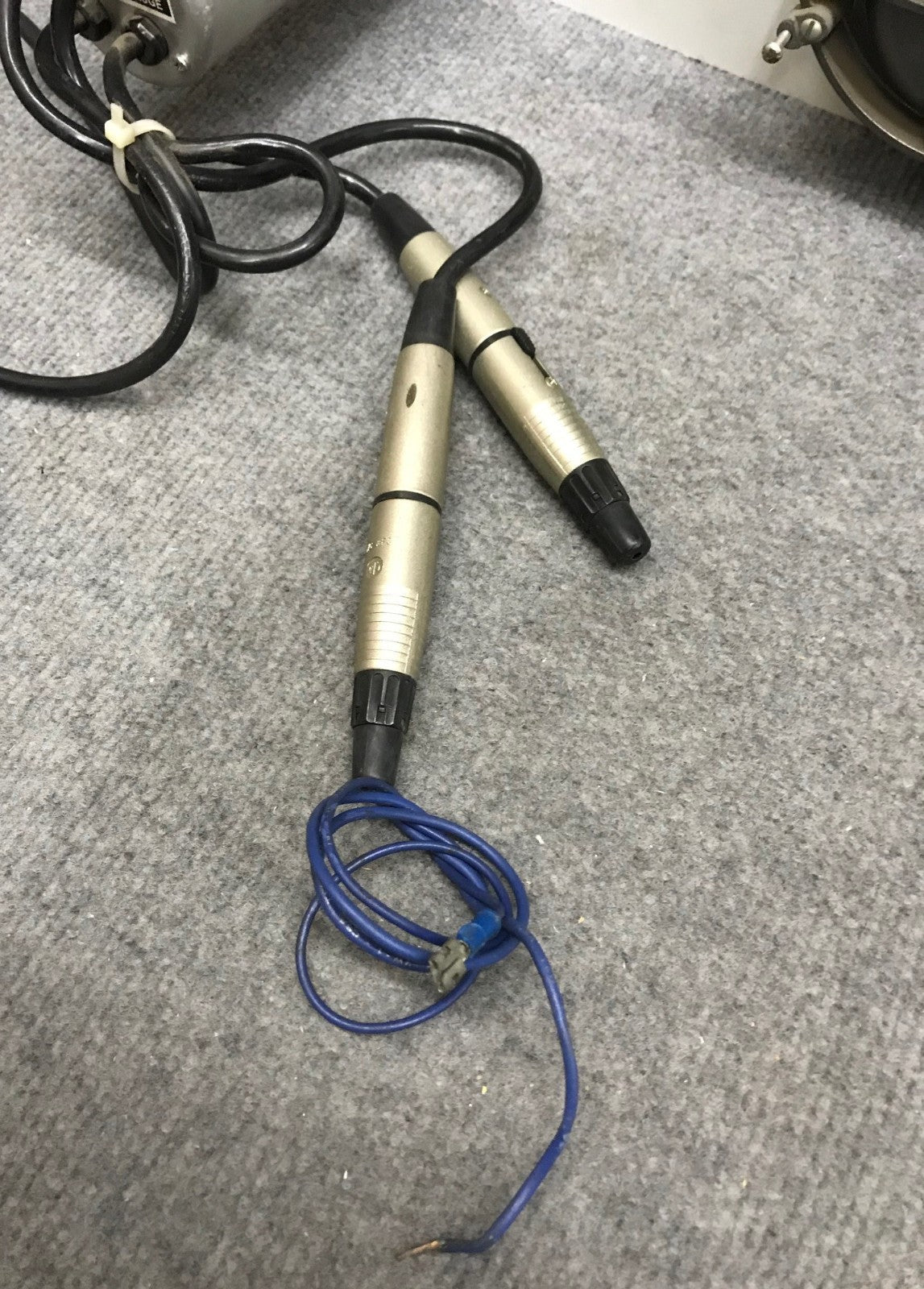 QTY 1- MAGNEHELIC GAUGE 2004C & QTY 1- HASTINGS VACUUM GAUGE DV-6 GAUGE TUBE