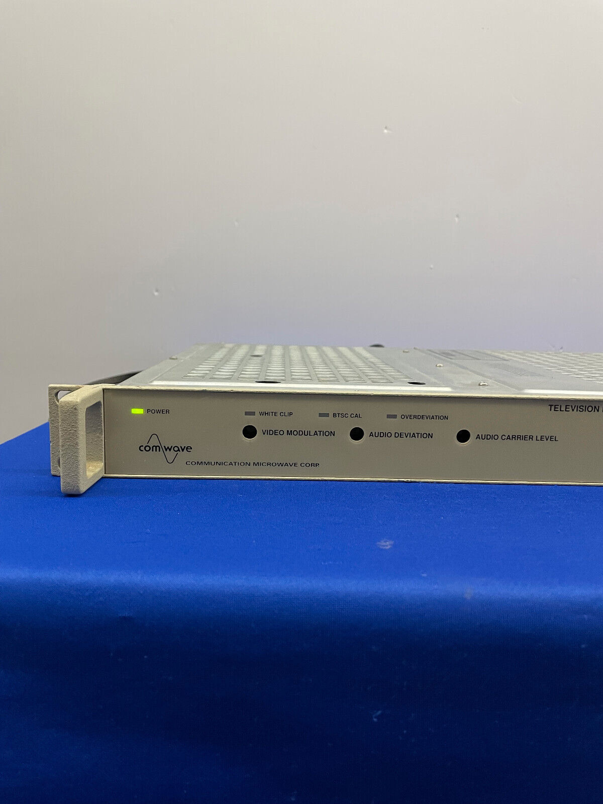 COMMUNICATION MICROWAVE CORP., TVM-102, MODULADOR DE TELEVISIÓN DE ONDAS COM