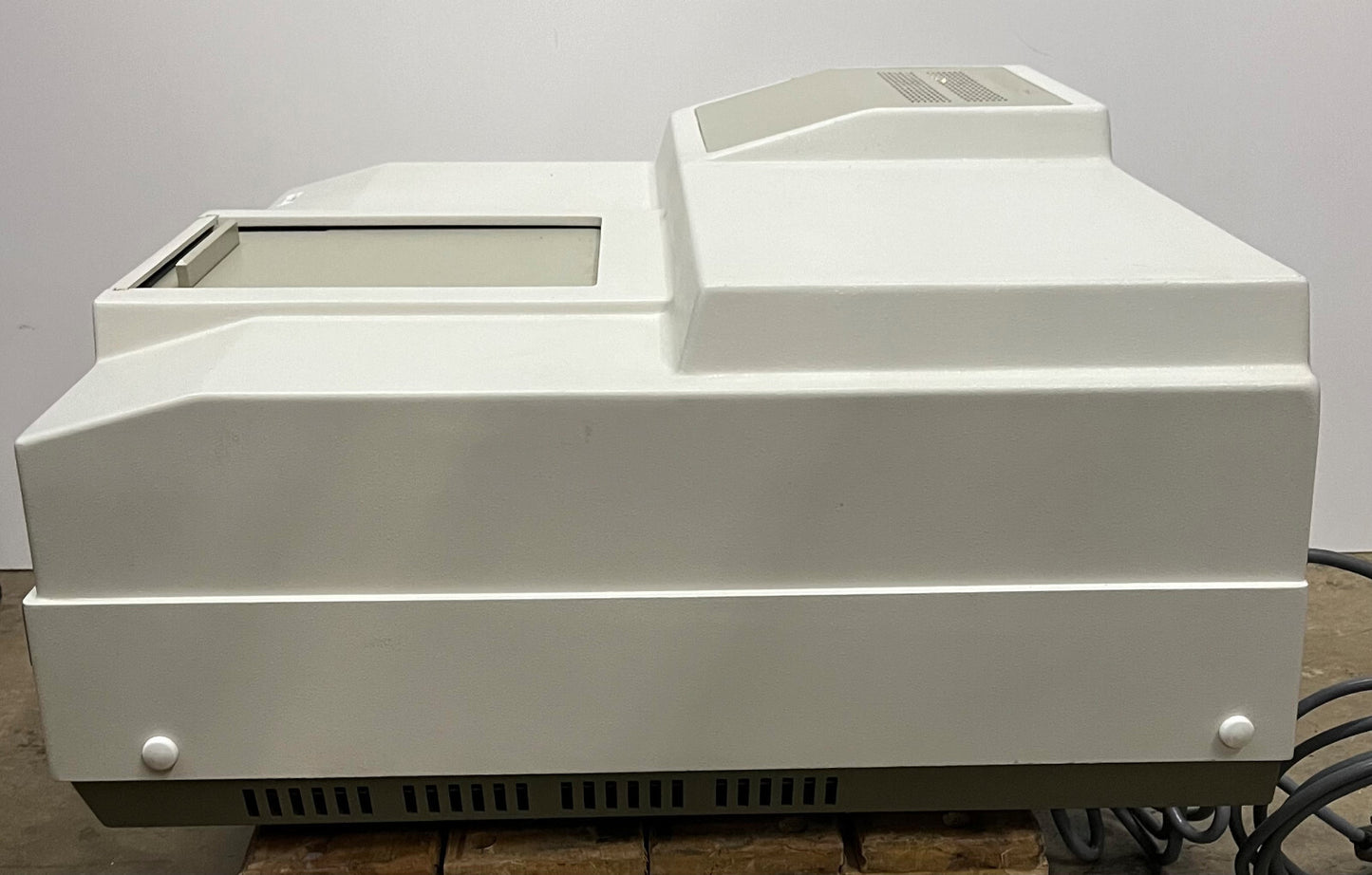 VARIAN CARY 3E UV VISIBLE SPECTROPHOTOMETER - BULB LIFE UNKNOWN - PARTS/REPAIR