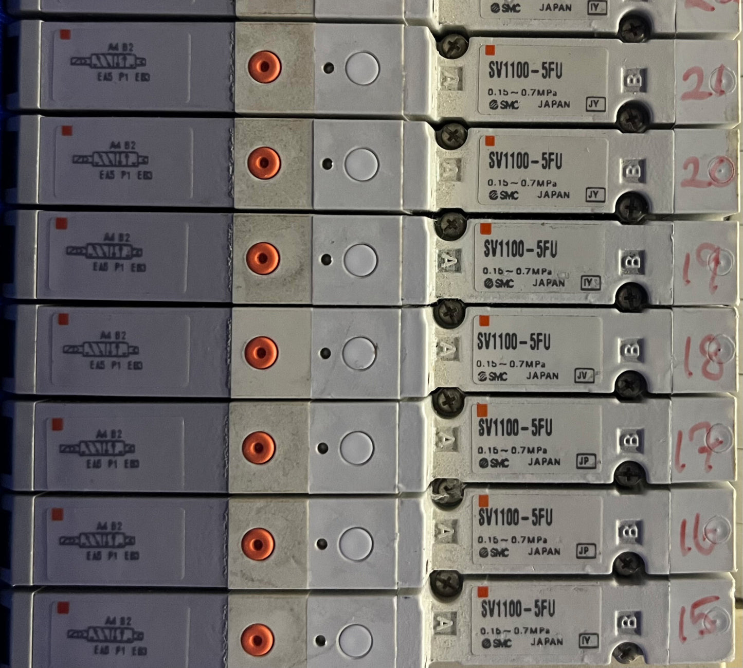 SMC SS5V1-1010983-03-1 STATION VENTIL VERTEILERBLOCK MONTAGE MENGE 14 SV1100-5FU 
