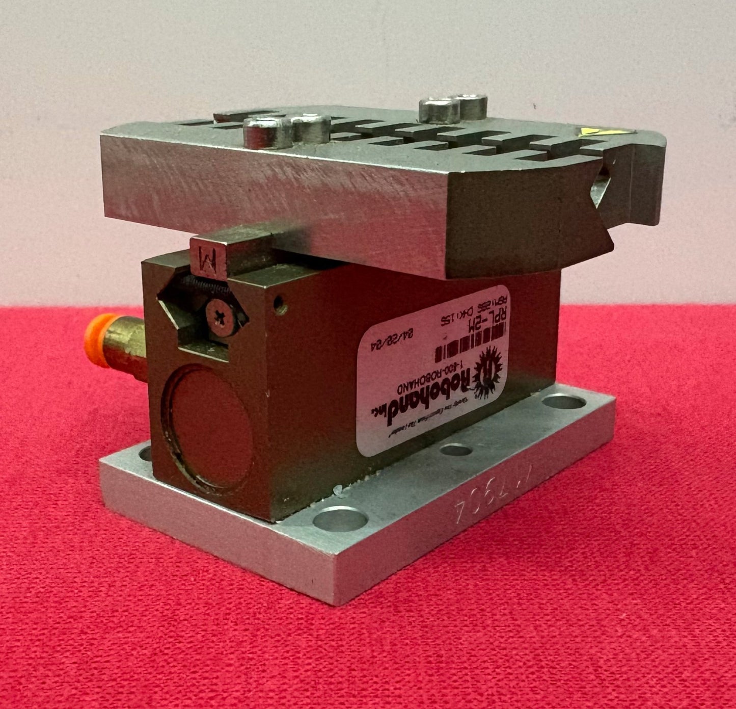 ROBOHAND INC RPL-2M 2 JAW LOW-PROFILE PNEUMATIC PARALLEL GRIPPER