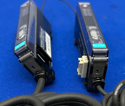 AMPLIFICATEUR PHOTOÉLECTRIQUE KEYENCE FS-V11-P ET AMPLIFICATEUR À FIBRE OPTIQUE FS-V12-P