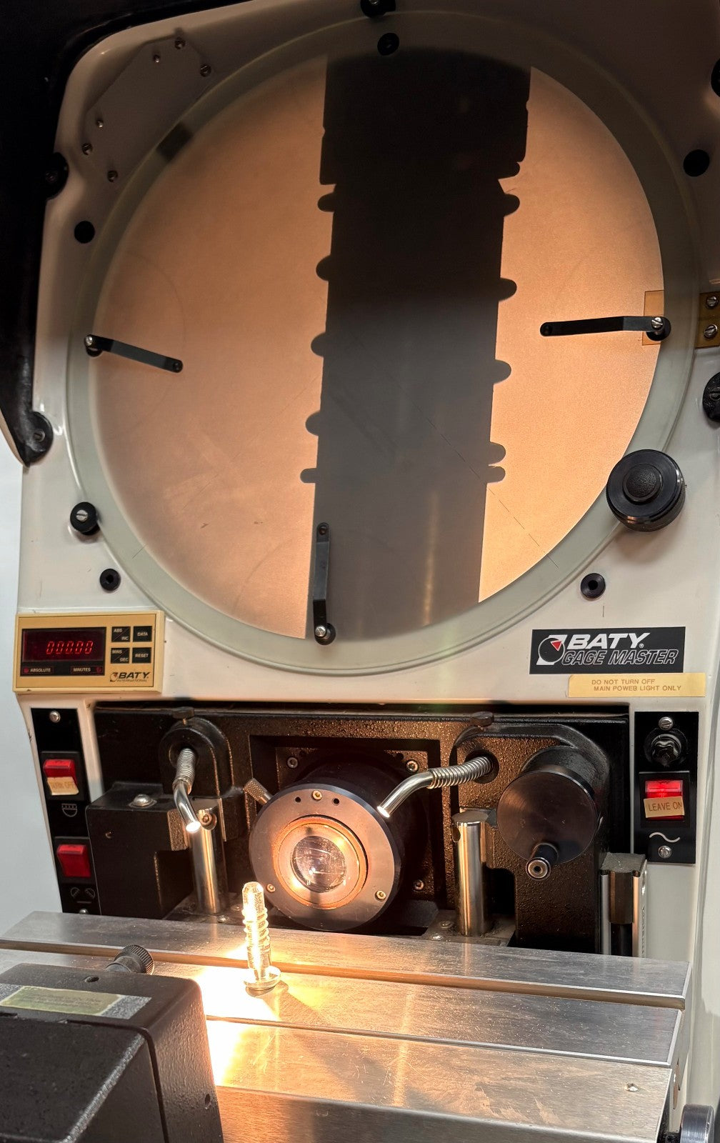 GAGE MASTER 28 MODEL 28/GM1 BENCHTOP OPTICAL COMPARATOR 110V - FOR PARTS/REPAIR