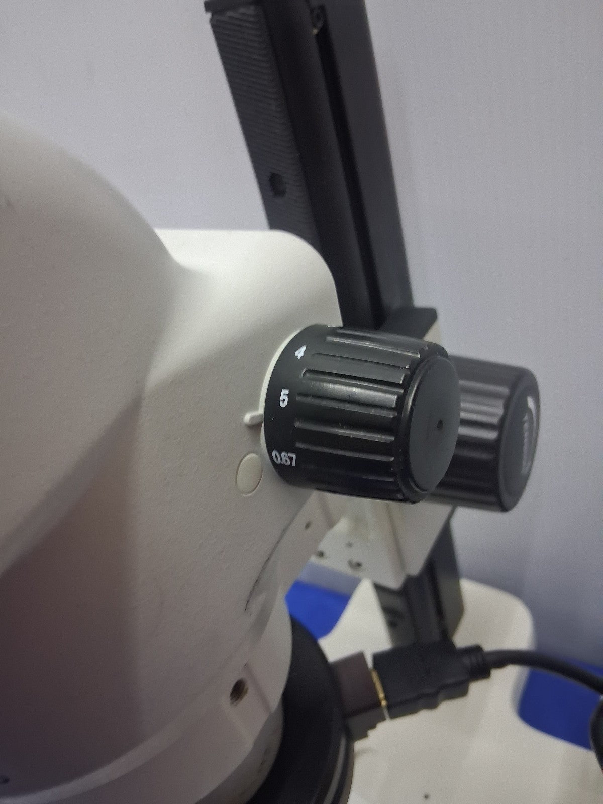 NIKON STEREO SMZ745 MICROSCOPE 6.7-50X  STAND & LED LIGHT C-W10XB/22 EYEPIECES