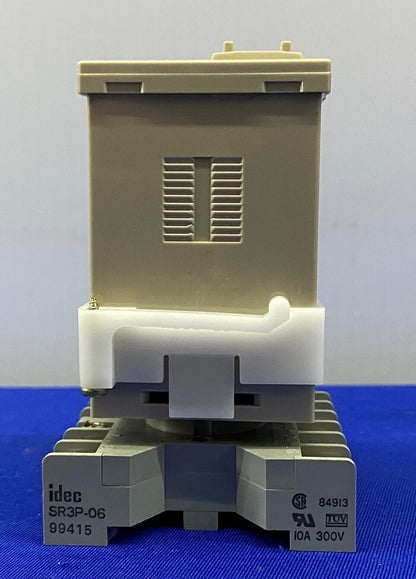 TIMER OMRON H3CA-A CON ZOCCOLO RELÈ IDEC SR3P-06 